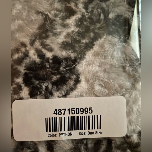 Adrienne Landau Faux Fur Ruffled Wrap - Picture 3 of 4